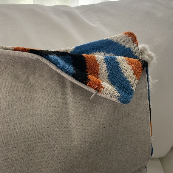 M-D HOME HANDMADE IKAT SILK/VELVET PILLOWCASE EUC sold as set of 3 $120 19"X19" - Picture 3 of 4